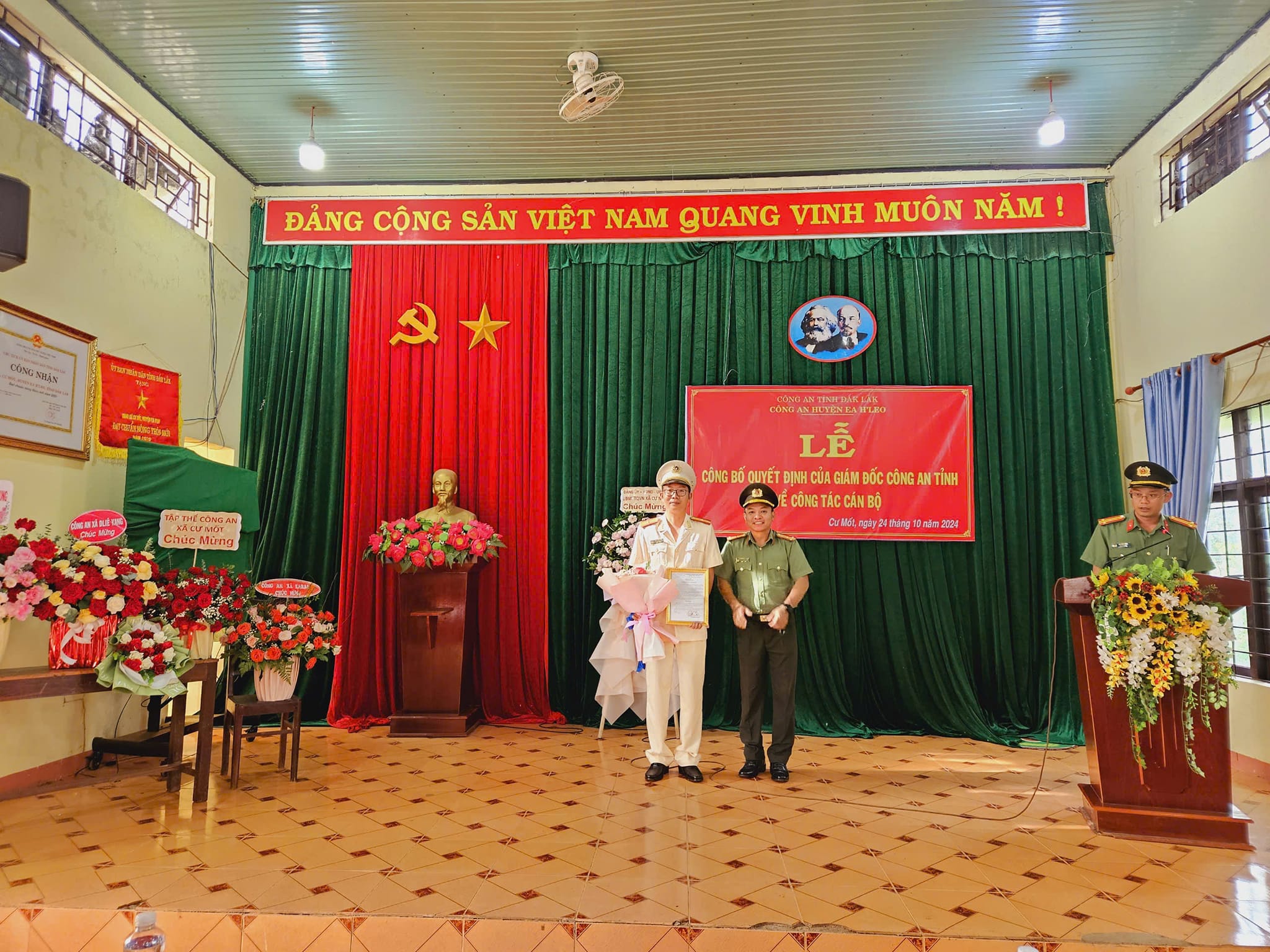 Công bố Quyết định của Giám đốc Công an tỉnh Đắk Lắk về công tác cán bộ tại xã Cư Mốt
